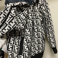 BALENCIAGA ニットパーカーの画像