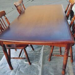 🔴山口市、昭和レトロウィンザー調イス4脚食卓セット¥15000🔴分売可🔴テーブルは6人用🔴イス古キズありの画像