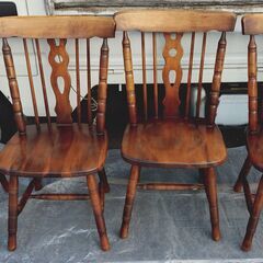 🔴山口市、昭和レトロウィンザー調イス4脚食卓セット¥15000🔴分売可🔴テーブルは6人用🔴イス古キズありの画像