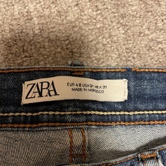 zaraジーンズの画像