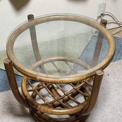 木製テーブル、ガラス天板の画像