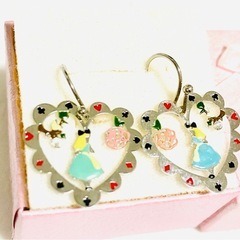 不思議の国のアリス　ピアス　新品未使用　未着用の画像