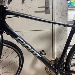 GIANT  Escape クロスバイク ダークメタリックグレーの画像