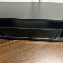 テレビボードとHITACHI32インチテレビの画像