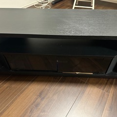 テレビボードとHITACHI32インチテレビの画像
