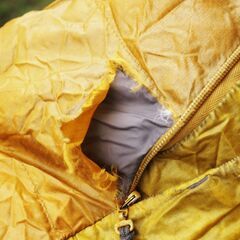 モンベル ウルトラライト ダウンジャケット 破れありの画像