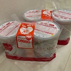 【新品未開封】和光堂の粉ミルク　はいはい（810g×2缶パックを2セット）の画像