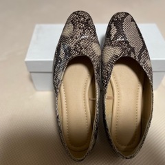 パイソン柄　フラットシューズ
の画像