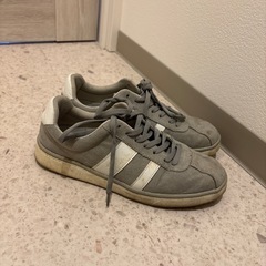 スニーカー　靴　guGUの画像