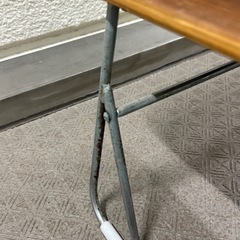 ガラスローテーブルの画像