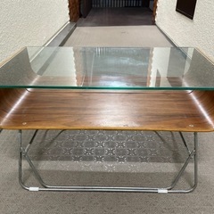 ガラスローテーブルの画像