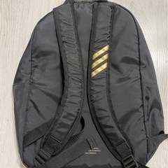 adidas リュックサックの画像