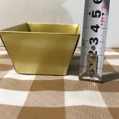 【新品 76個】厚紙製金色トレイカップ　正月おせち料理、和菓子、和食、コレクショントレーなど多用途　ヨッシーの画像