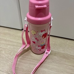 【新品】サンリオ ハローキティー 水筒 600mlの画像