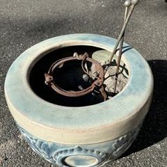 急募}小道具, 火鉢, 五徳, レトロ, 古民具, 大鉢, 陶磁器, アンティーク, 囲炉裏の画像