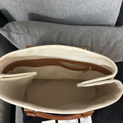 セリーヌ ニューホリゾンタル カバ トートバッグ ロゴ 鍵 南京錠付きの画像