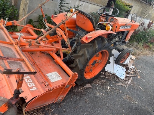 古董品久保田15馬力2WD 動きます