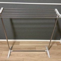 Wi-Fiルータ、体重計、タオルかけの画像