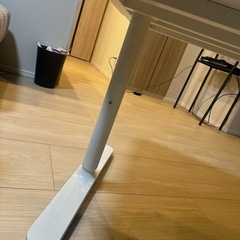 イケア　ベカント　テーブルの画像