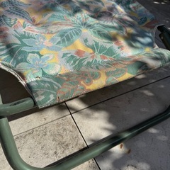 【国分寺】差し上げます！パラソル　折りたたみ座椅子　三つセット　キャンプ　　バーベキュー　差し上げます！　の画像