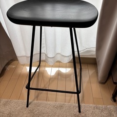 ブラック バースツール／カウンタースツール　細脚デザイン 木製座面
の画像