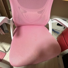 ピンク オフィスチェアの画像