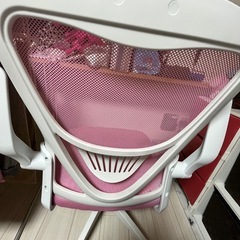 ピンク オフィスチェアの画像