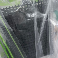 鉢底石と鉢底ネット（カット済み【中古】）の画像