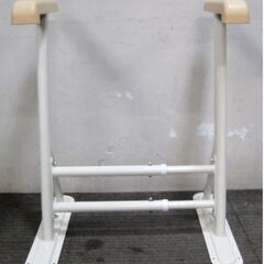 アイリスオーヤマ　トイレ用　手すり　トイレサポート手摺　TRT-64A　補助器具　介護用品　家庭用　置くだけ　512ZSの画像
