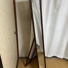 木の全身鏡の画像