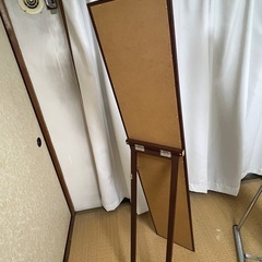 木の全身鏡の画像