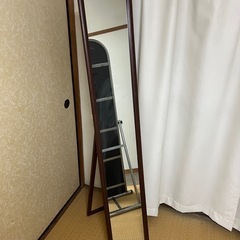 木の全身鏡の画像