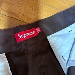 supremeパンツの画像
