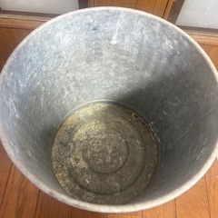 ブリキ　バケツ アンティーク　ブリキポット　蓋付き 大容量の画像