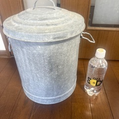 ブリキ　バケツ アンティーク　ブリキポット　蓋付き 大容量の画像