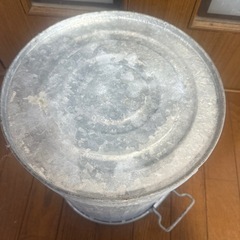 ブリキ　バケツ アンティーク　ブリキポット　蓋付き 大容量の画像