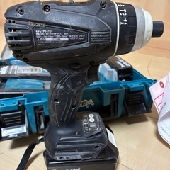 Makita 18V インパクトドライバー マキタDT141D ジャンク品DIYの画像
