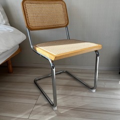 籐製ダイニングチェアの画像