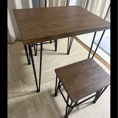 ダイニングテーブルの画像