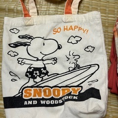 服、ズボン、カバンの画像