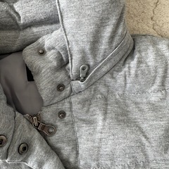 メイソングレイ　グレーのフード付きダウンベスト　ジャケット　レディース　サイズ1の画像