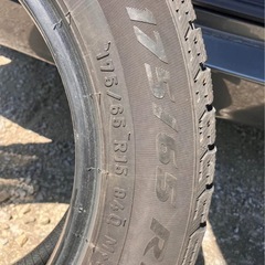 スタットレスタイヤ15インチの画像