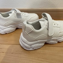 新品未使用　キッズ　白　スニーカー　ズック　17cm相当の画像