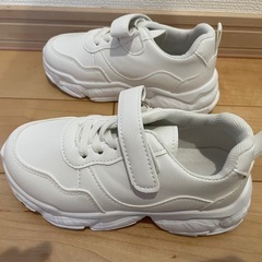 新品未使用　キッズ　白　スニーカー　ズック　17cm相当の画像