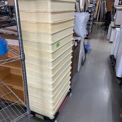 引き取り限定　中古プラスチックケース　１個￥５００の画像