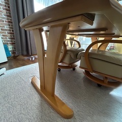 ダイニングテーブル３点セット　回転式椅子　の画像