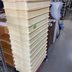 引き取り限定　中古プラスチックケース　１個￥５００の画像