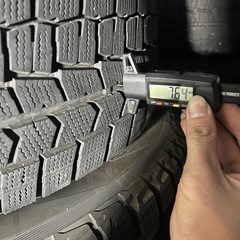 205/55r16スタッドレスタイヤダンロップwinter25週23年製とトヨタ純正ホイール4本の画像