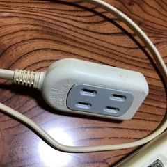 コンセントケーブル２つ自宅使用品の画像