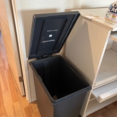 ゴミ箱の画像